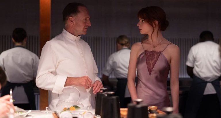 Reseña de “El Menú”, una deliciosa y extravagante sátira que llega justo para convertirse en lo mejor del 2022