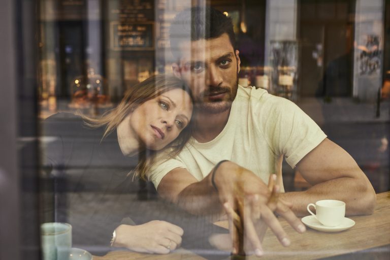 “De vuelta al deseo”, una elegante cinta erótica adornada con una gran fotografía