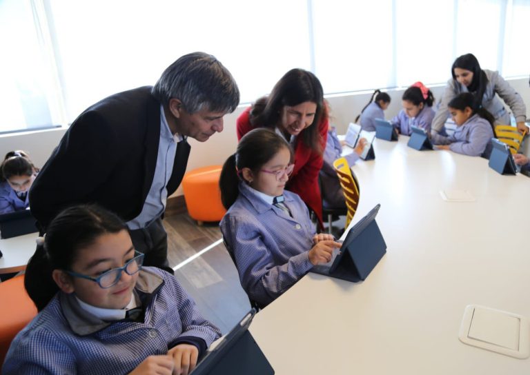 SUBTEL y Movistar inauguran campus virtual que beneficiará a 15 mil niñas y niños