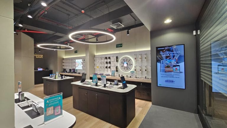 Samsung inaugura nueva tienda en el MUT y se expande en Santiago