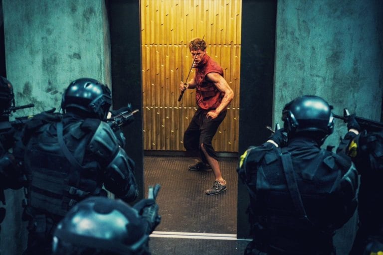 “Contra todos”, cinta protagonizada por Bill Skarsgård, lanza tráiler y fija estreno en Chile