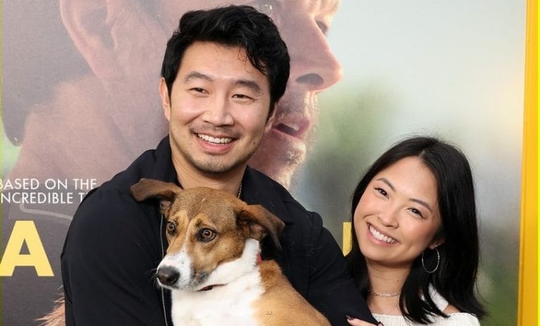Simu Liu, actor de “Arthur: Una Vida Sin Límites”, cuenta cómo adoptó a su perrita