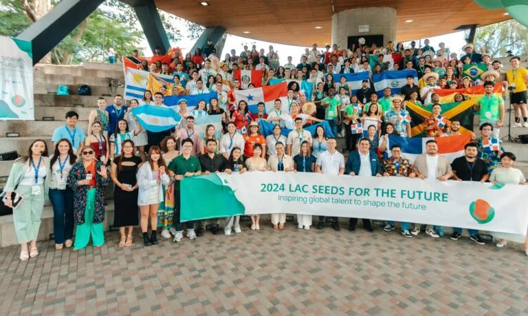 Estudiantes chilenos participan en Cumbre Tech “Seeds For The Future” en El Salvador
