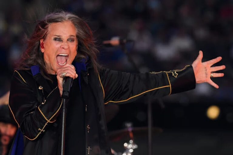 A los 76 años fallece Ozzy Osbourne, dejando un legado desde la música a los videojuegos