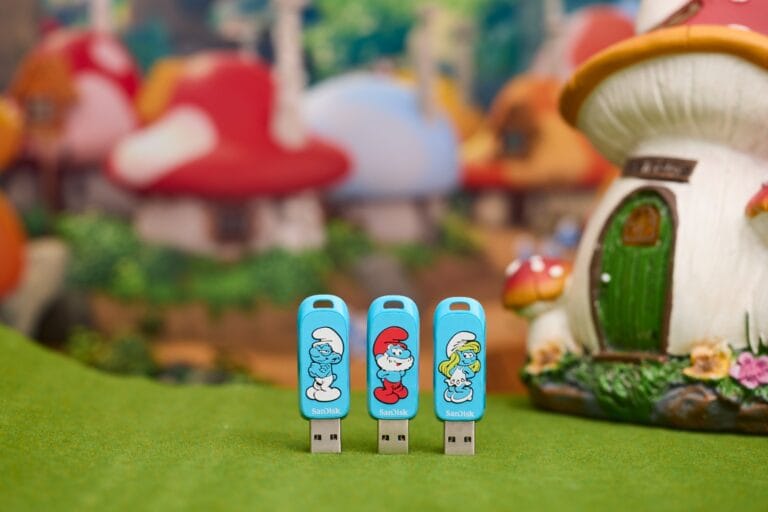 Sandisk presenta sus USB de “Pitufos”, cinta pensada para entretener a los más pequeños