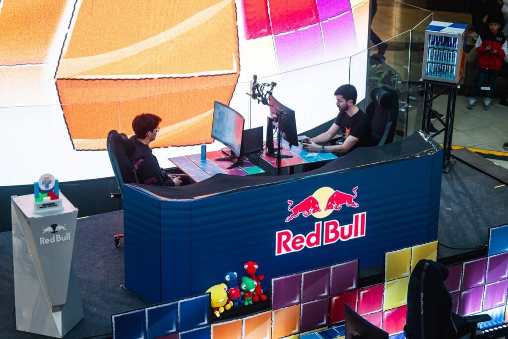 Esta imagen tiene un atributo ALT vacío; su nombre de archivo es LB_2025_October_04_RedBull_Tetris_25-1024x683.jpg