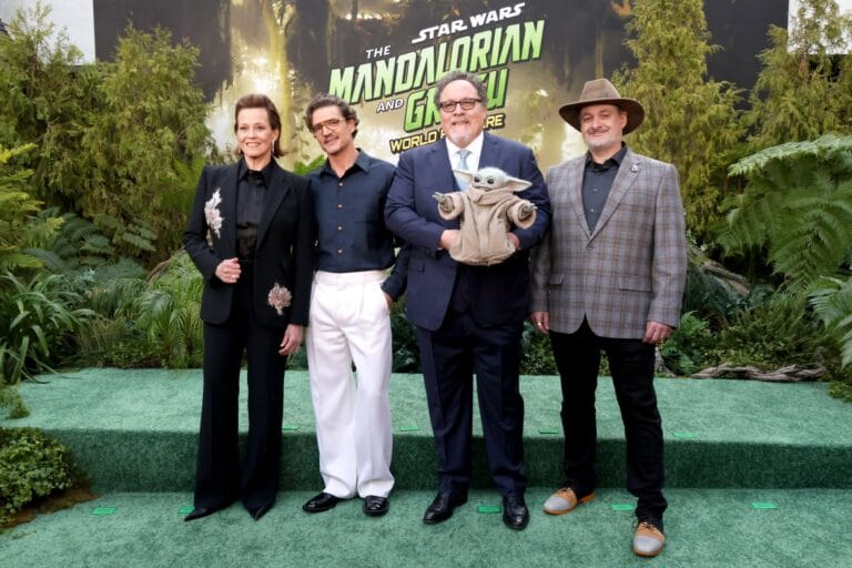 Elenco y realizadores de “The Mandalorian And Grogu” celebran su estreno mundial en el TCL Chinese Theatre Imax De Hollywood